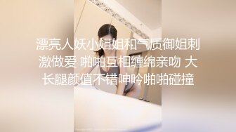 十月新流出私房大神极品收藏商场女厕全景后拍系列长筒裤靓妹裤子商标没有摘直接被尿喷湿