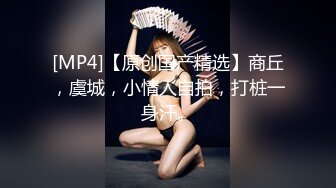 黑色透明内裤隐约见阴毛的风韵身材骚货会贱会聊骚的女孩丰满屁股被插粉嫩小穴近距离掰开舔大屌啪啪