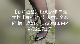 女儿的逼逼好嫩跟妈妈一起直播赚钱，全程露脸特写展示毛都没长齐好刺激，让妈妈吃奶好骚，跟狼友互动听指挥