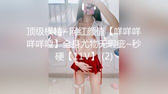 [MP4/ 860M] SM女奴雯雯跟好闺蜜双战大鸡巴鸭王，吃奶玩逼交大鸡巴，双头道具插进菊花和逼逼