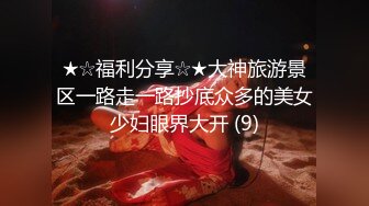 纹身美女的狂野表演：沙发上的激烈对决，床上的极致享受