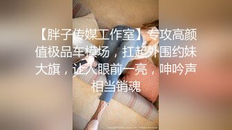 [MP4]美乳粉穴花臂美女！一男两女车轮战！翘起美臀求操，骑乘位深插到底，另一个妹子等不及了，雨露均沾