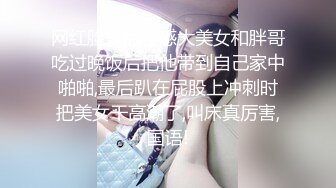 爬窗偷窥隔壁小少妇洗香香